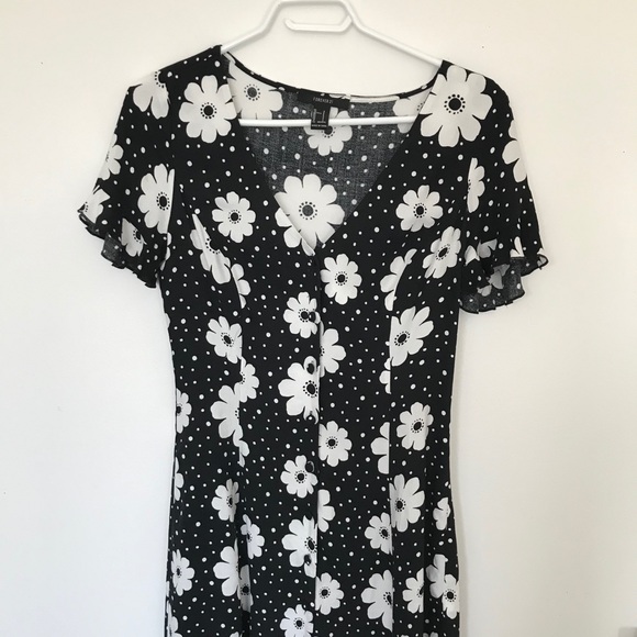 Cute black & white mini dress -Forever 21 - Picture 4 of 5